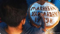 Jelang bulan suci ramadhan pedagang bedug di kawasan Tanah Abang, Jakarta mulai kejar target.