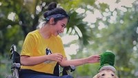 Bahkan kaki Dinda Kirana sempat patah akibat olahraga tersebut. (Dok. Instagram/dindakirana.s)