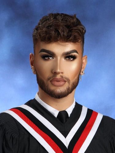 Cowok Ini Dandan 4 Jam Untuk Buku Tahunan Hasilnya Bikin Geleng Geleng