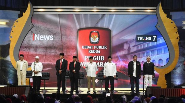 Pasangan 'Asyik' Beri Selamat pada Ridwan Kamil