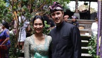 Hal serupa dialami oleh Happy Salma. Ia merasa sedih karena banyak bangunan yang hancur di Bali. Dok. Instagram/tjokgus