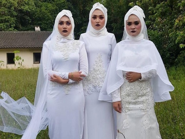 Produk hijab yang aneh dan viral sepanjang 2018. Foto: Instagram/Azzim_aziz Produk hijab yang aneh dan viral sepanjang 2018. Foto: Instagram/Azzim_aziz