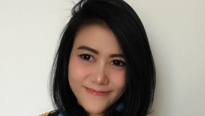 10 Potret Memesona Ajudan Iriana Jokowi, Buat Kamu Ingin Dijagain Juga
