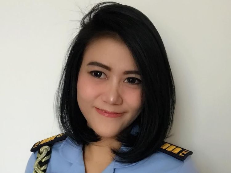 Serunya Momen Makan Sandhyca Putrie, Ajudan Iriana Jokowi Berparas Manis