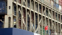 Kapal CMA CGM Tage memiliki kapasitas sekitar 10.000 TEUs.