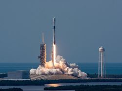 Peluncuran Roket Canggih SpaceX yang Dapat Dipakai 100 Kali