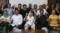 Ibu Negara Indonesia keempat, Sinta Nuriyah bersama puluhan tokoh agama, akademisi, dan aktivis mendeklarasikan gerakan warga melawan terorisme.