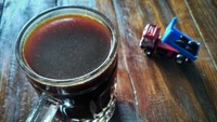 Ini kopi klotok dari Cepu, seduhan @kopimeter. ‘Seduhan rindu di sebuah kota kecil, waktu itu,’ tulisnya romantis. Foto: Instagram @kopimeter