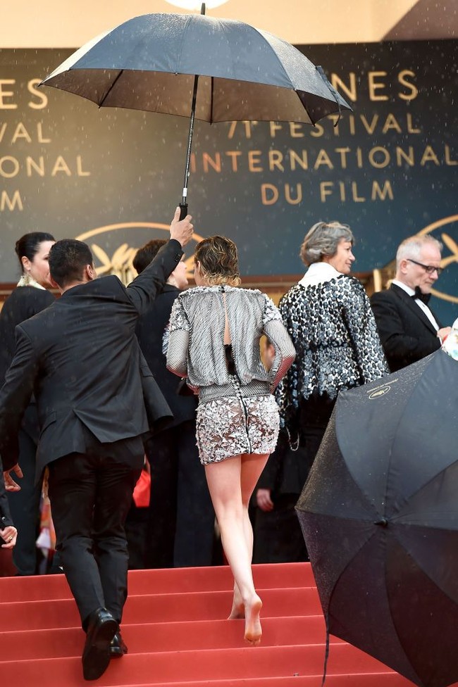 Aksi Kristen dipicu sebuah artikel yang diterbitkan Screet International yang melaporkan bahwa beberapa tamu wanita dilarang datang ke premier film Cate Blanchett di festival tersebut, Minggu (13/5/2018) malam. Alasannya, karena mereka memakai sepatu flat. Foto: Getty Images