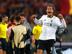Bek internasional Belanda dan Liverpool, Virgil van Dijk, masuk kandidat pengisi tim terbaik FIFA tahun ini. Penilaian itu diberikan untuk performa pada periode 3 Juli 2017-15 Juli 2018 Julian Finney/Getty Images)