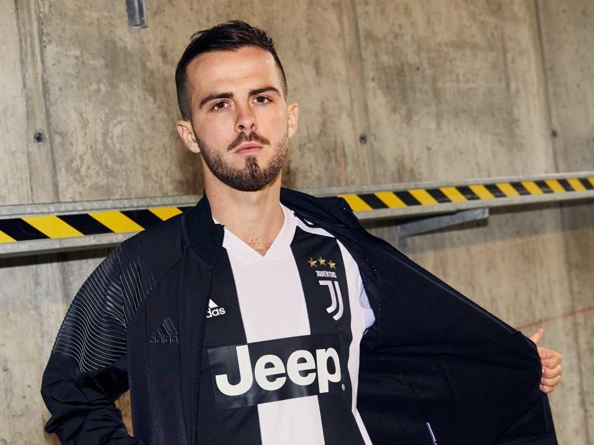 Barcelona menyangkal tertarik pada Miralem Pjanic (Twitter @juventusfc)