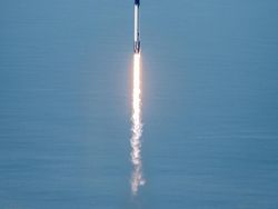 Peluncuran Roket Canggih SpaceX yang Dapat Dipakai 100 Kali