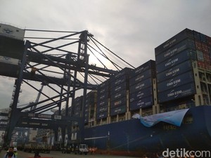 Jokowi Bakal Lepas Ekspor Manufaktur Pakai Kapal Raksasa ke AS