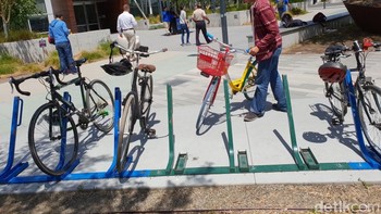 Seperti sudah disebutkan, banyak yang ingin bekerja di Google, yang diterima sangat sedikit. Dituturkan Hamdanil, seleksinya memang begitu ketat dan ujiannya sangat sulit. Kalau di bidang IT, interview mereka lumayan ketat. Jadi kayak pelajaran algoritma, pelajaran structure yang di kuliah itu dia bakal mengajukan pertanyaan yang sulit banget, tandas dia. Foto: Fino Yurio Kristo/detikcom