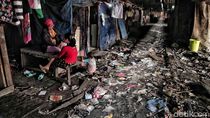 Potret Kehidupan Manusia Kolong di Utara Jakarta Potret Kehidupan Manusia Kolong di Utara Jakarta