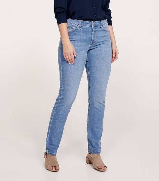 Virgo dikenal sebagai orang yang loyal. Sifat itu kadang juga berpengaruh pada pemilihan busana. Ketika menemukan satu jenis jeans yang disukai, mereka akan jarang berpindah hati. Pilihannya yang simpel dan klasik pun patut seperti ini pun dilirik. Foto: Mango