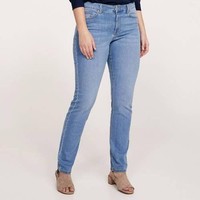 Virgo dikenal sebagai orang yang loyal. Sifat itu kadang juga berpengaruh pada pemilihan busana. Ketika menemukan satu jenis jeans yang disukai, mereka akan jarang berpindah hati. Pilihannya yang simpel dan klasik pun patut seperti ini pun dilirik. Foto: Mango