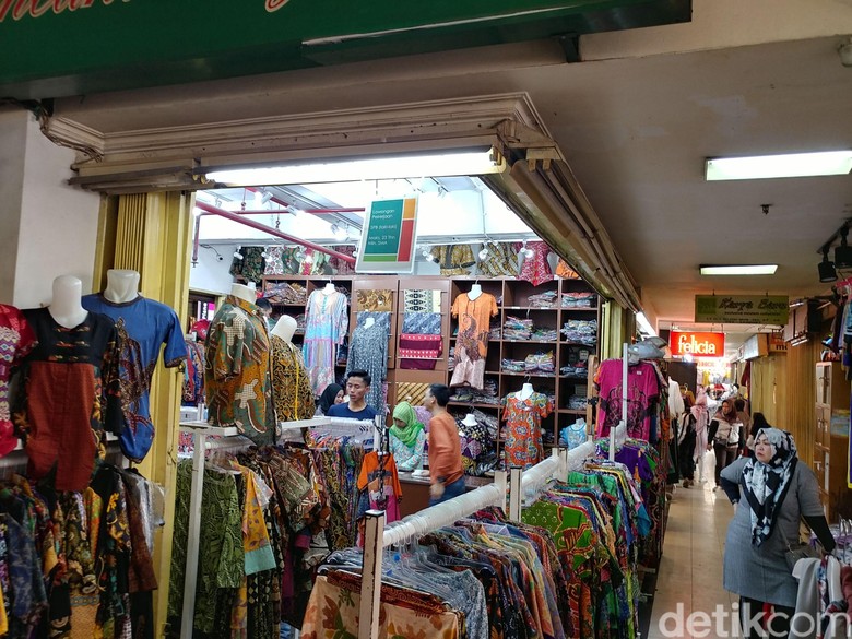 Jelang Puasa, Pengunjung Pasar Baru Bandung Capai 100 Ribu Sehari Jelang Puasa, Pengunjung Pasar Baru Bandung Capai 100 Ribu Sehari
