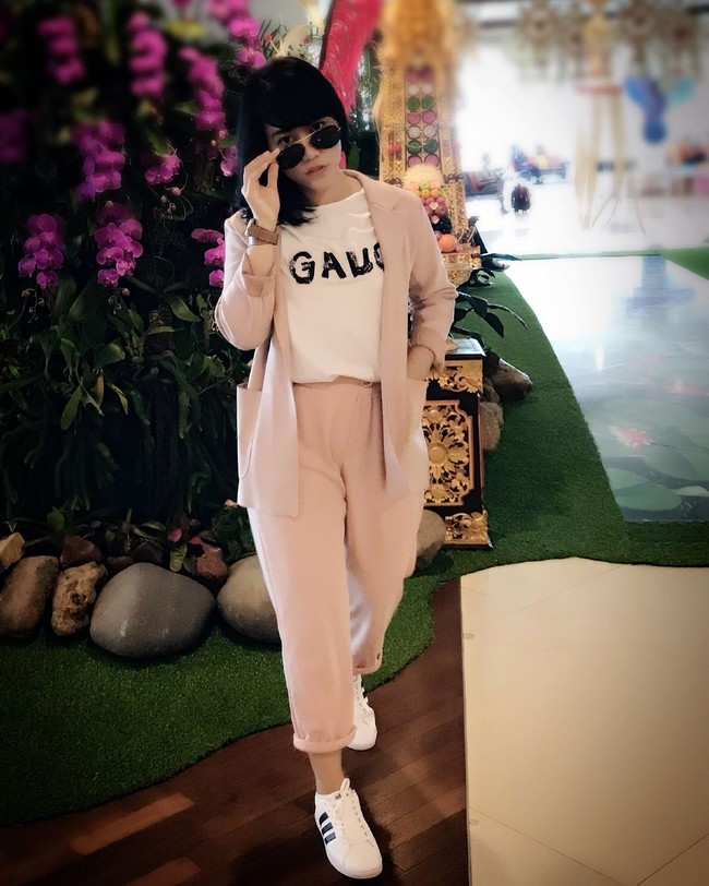 Ia pun cukup populer di media sosial dan memiliki jumlah pengikut 24 ribu lebih di Instagram. Foto: Instagram @sandhycaputrie