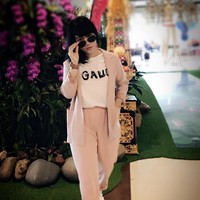 Ia pun cukup populer di media sosial dan memiliki jumlah pengikut 24 ribu lebih di Instagram. Foto: Instagram @sandhycaputrie