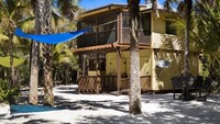 Rumah kayu di pulau terpencil ini mengejutkan masyarakat karena dijual seharga US$ 1 juta di situs properti Premier Sotheby’s International Realty. Istimewa/Inhabitat.