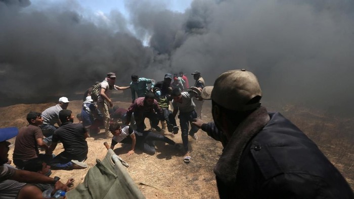 58 warga Palestina gugur dalam berondongan peluru tentara Israel. Bentrokan terjadi sebagai salah satu upaya penolakan pemindahan Kedubes AS ke Yerusalem.