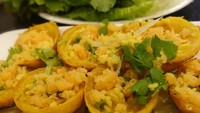 Banh Khot adalah pancake seafood adal Vietnam yang bentuknya kecil dan bertekstur renyah. Pancake ini terbuat dari tepung beras yang dibumbui rempah. Rasanya gurih! Foto: Istimewa