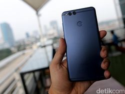 Unboxing Ponsel Honor 7X, Penantang Kuat di Kelas Menengah