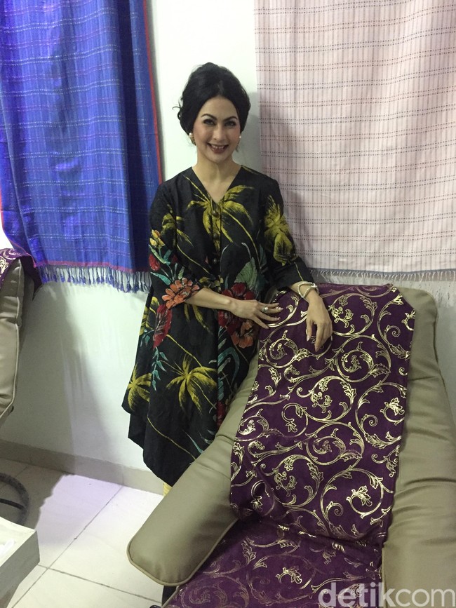 Bagaimana menurut kamu? Diana Pungky tetap cantik seperti dulu yah. Foto: Daniel Ngantung/Wolipop