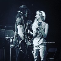 Melissa pun bangga bisa menjadi bagian dari Guns N Roses, apalagi ia dapat menginspirasi gadis-gadis muda dalam bermusik. Ia mengaku sering mendapat pesan dari para ibu mengenai anak perempuan mereka yang terilhami oleh penampilannya. Foto: Instagram Melissa Reese