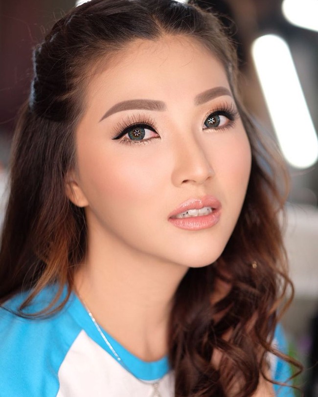 Sarwendah juga termasuk selebriti yang melakukan suntik filler di klinik Dermaster. Istri Ruben Onsu ini suntik filler pada area dagu sehingga wajah tampak lebih v-shape.Foto: Instagram