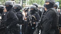 Detasemen Khusus 88 Antiteror (Polri) atau Densus 88 dirintis oleh Gories Mere dan diresmikan pada 26 Agustus 2004 oleh Kapolda Metro Jaya saat itu, Jenderal Polisi Firman Gani. Densus 88 ditugaskan untuk menangani segala macam ancaman teror, dari teror bom hingga penyanderaan. Agung Pambudhy/detikcom.