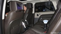 Bangku baris kedua Range Rover Sport. Foto: Khairul Imam Ghozali