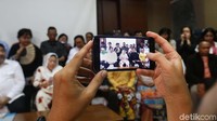 Aksi ini digelar di Wahid Foundation, Jakarta, Selasa (15/5).