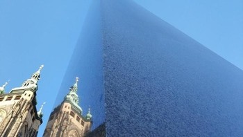 Ini adalah potret Obelisk atau monumen batu ramping yang memiliki empat sisi lancip mengarah ke atas berbentuk piramida. (Foto: Brightside)
