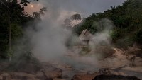 Biasanya sungai yang airnya mendidih berada di dekat aliran vulkanik. Namun beda dengan The Boiling River yang panasnya berasal dari perut bumi (The Boiling River Project/ Facebook)  