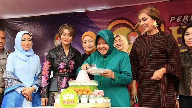 Gaya Makan Sederhana Wali Kota Surabaya hingga Aksi Anak Baim Bikin Cupcake