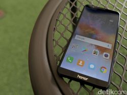 Unboxing Ponsel Honor 7X, Penantang Kuat di Kelas Menengah