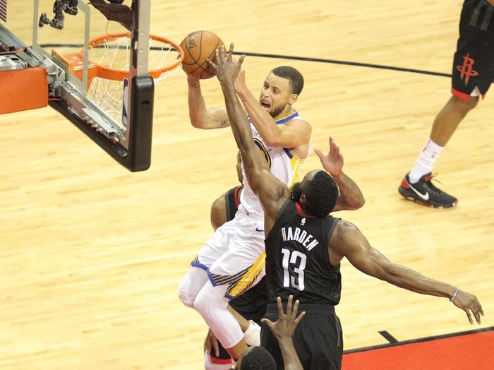 Golden State Warriors rebut gim pertama final Wilayah Barat. (Foto: Erik Williams-USA TODAY Sports) Golden State Warriors rebut gim pertama final Wilayah Barat. (Foto: Erik Williams-USA TODAY Sports)