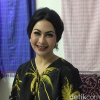 Dalam kesempatan tersebut, Diana Pungky sempat membeberkan rahasia awet mudanya. “Dari dulu aku rutin perawatan wajah, mulai dari tradisional sampai modern seperti filler dan face-lifting,” ungkap istri pengusaha Dedey Mulyawan Risyad ini. Foto: Daniel Ngantung/Wolipop