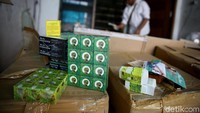 Sebagian besar merupakan kosmetik yang biasa digunakan untuk perawatan wajah.