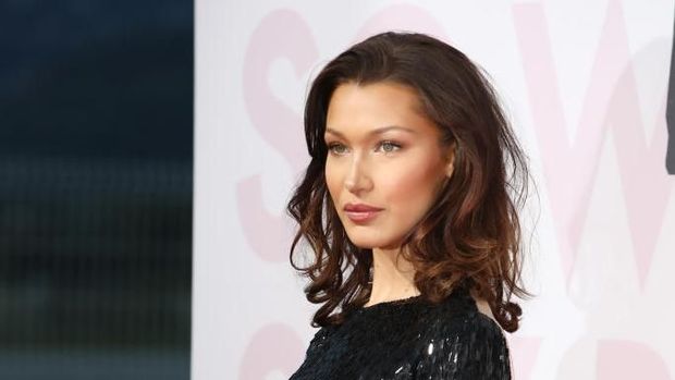 Wajah Cantiknya Sering Dikira Hasil Oplas, Ini Pengakuan Bella Hadid