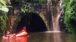 Foto: Terowongan yang Bercahaya Karena Cacing