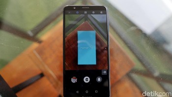 Honor 7X mengusung desain kekinian dengan layar rasio 18:9. Foto: Muhammad Ridho