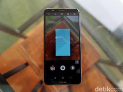Unboxing Ponsel Honor 7X, Penantang Kuat di Kelas Menengah