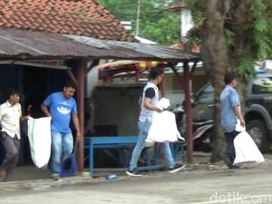 Polisi Sita Buku dan Panah di Rumah Terduga Teroris di Pekalongan