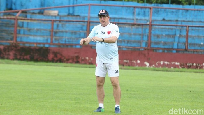 Pelatih PSM Robert Rene Alberts