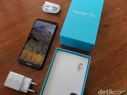 Unboxing Ponsel Honor 7X, Penantang Kuat di Kelas Menengah