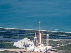 Peluncuran Roket Canggih SpaceX yang Dapat Dipakai 100 Kali