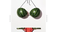 Duh, lucu banget kan? Kulit semangka, isi buahnya hingga bijinya bisa dipadu jadi bikini lucu ini.Foto: instagram @yuni_yoshida